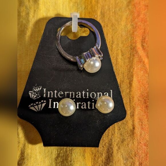 International Inspirations faux pearl ring and earring set - Picture 6 of 8